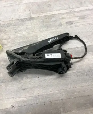 Volkswagen Touran I Accelerator throttle pedal 1T1721503H 6PV00868900