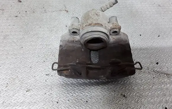Volkswagen Jetta V Front brake caliper