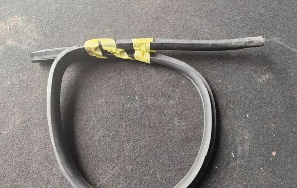 Mitsubishi Space Star Rear door rubber seal (on body) 