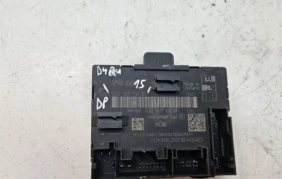 Volkswagen Touran III Door control unit/module 5Q0959592E