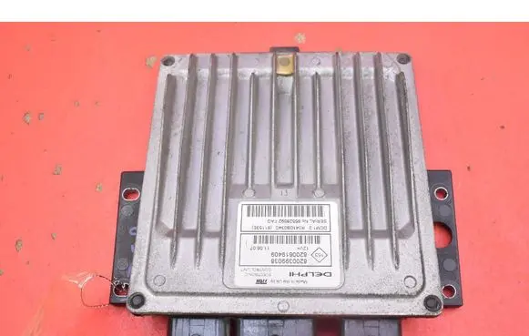 Renault Clio III Engine control unit/module ECU 8200399038