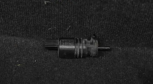 BMW X1 E84 Windscreen/windshield washer pump 7302589