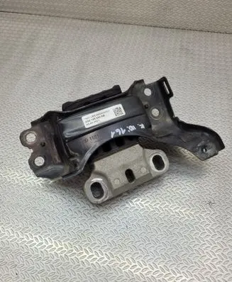 Engine mount bracket