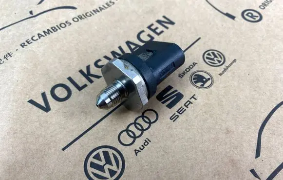 Volkswagen PASSAT B6 Airbag deployment crash/impact sensor 06J609054J