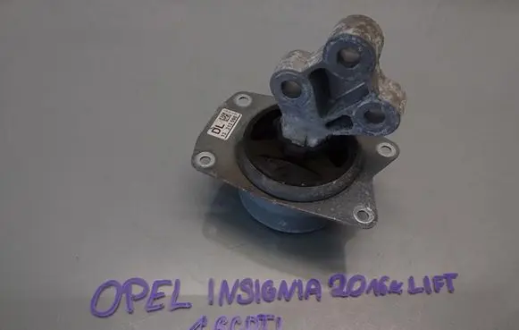 Opel Insignia A Gearbox mounting bracket