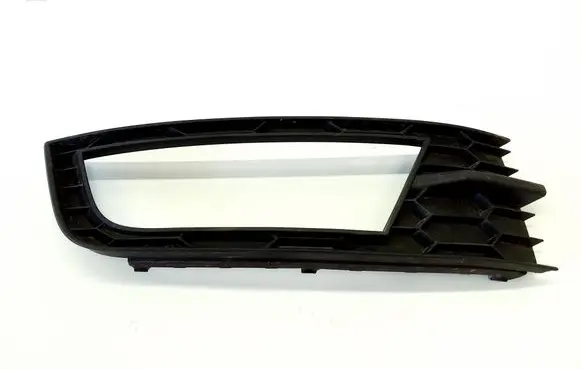 Skoda Octavia Mk3 (5E) Front grill 5E0807682