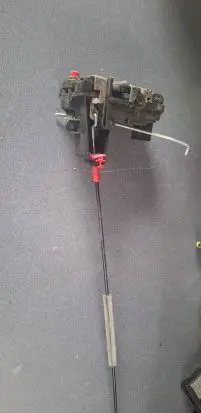 Opel Zafira B Rear door lock 13210738