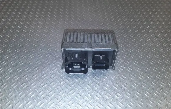 Opel Insignia A Glow plug pre-heat relay 55563423