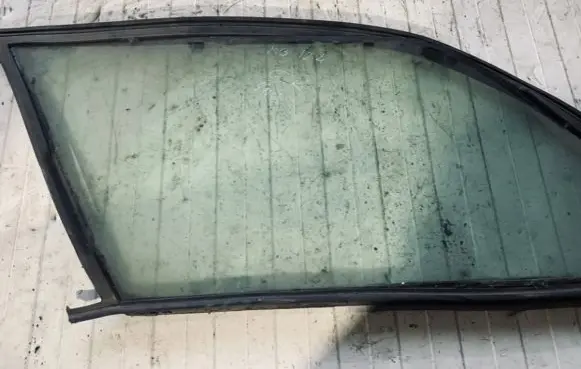 Mercedes-Benz E W124 Rear side window