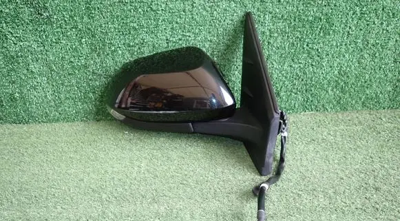 Toyota Yaris XP210 Front door electric wing mirror 
