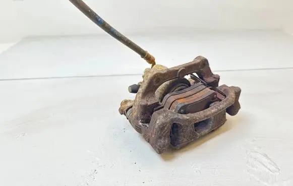 Honda CR-V Rear brake caliper Y04283