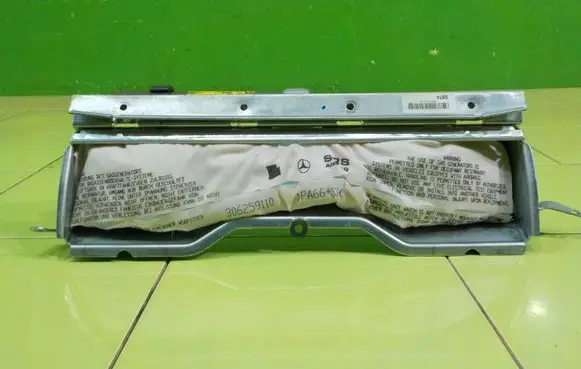 Mercedes-Benz E C207 W207 Knee airbag 306026999AR XP46