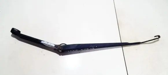 Nissan X-Trail T30 Front wiper blade arm b46rd