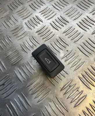 Tailgate opening switch