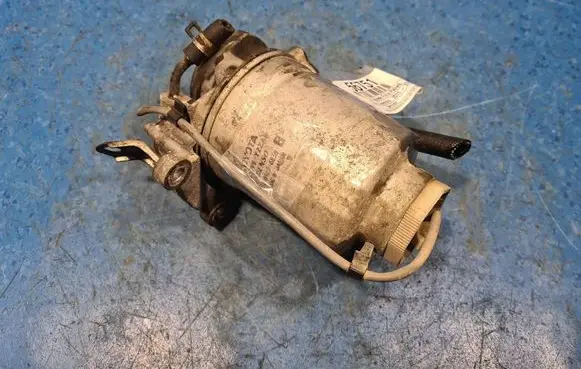 Toyota Avensis T270 Fuel filter housing 186100-6830