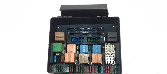 BMW 5 E34 Fuse module 61131379502