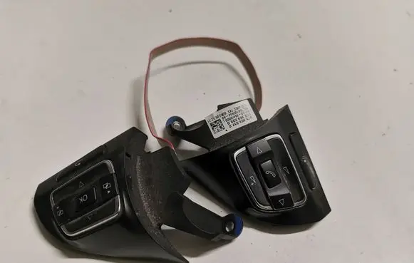 Volkswagen Eos Steering wheel buttons/switches 3C8959537D