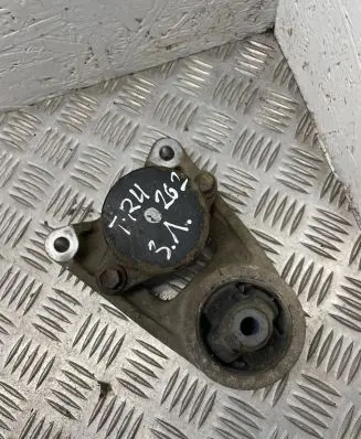Toyota RAV 4 (XA30) Rear differential mounting bracket 