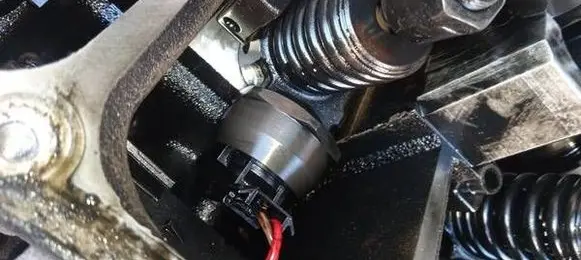 Volkswagen Golf V Fuel injector 038130073AG