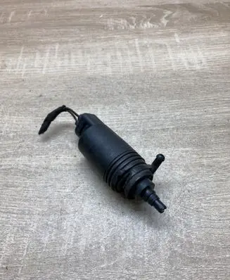 BMW 5 E39 Windscreen/windshield washer pump 8377612