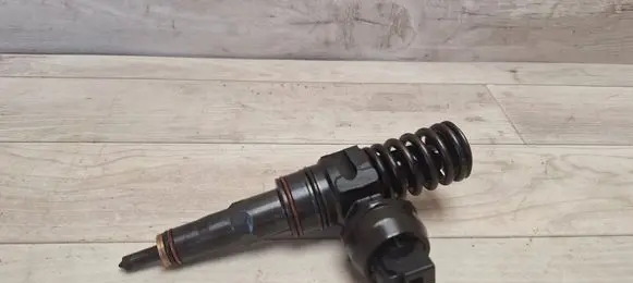 Volkswagen PASSAT B5.5 Fuel injector 038130073AL