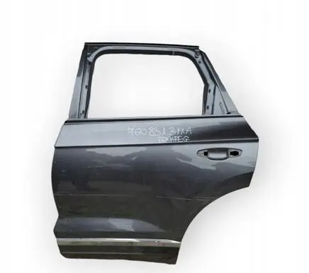 Volkswagen Touareg III Front door 760831311A