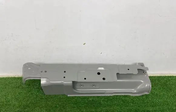 Isuzu D-Max Front differential bracket 8981042596