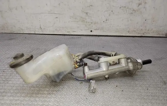 Toyota Avensis Verso Master brake cylinder 13231140430