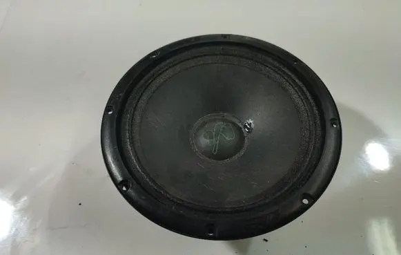 Volkswagen Golf IV Front door speaker 
