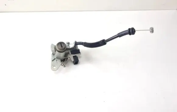 Audi A6 S6 C6 4F Tailgate exterior lock 8E0827573