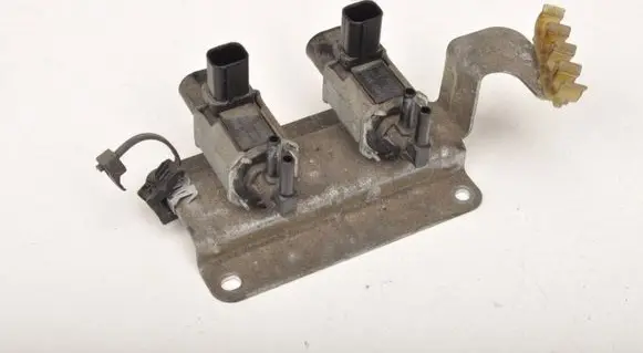 Volvo C30 Valve vacuum 4M5G-9A500-NB