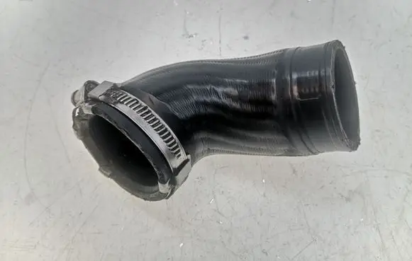 Volkswagen Golf VI Intercooler hose/pipe 1K0145762EL
