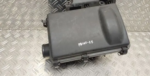 Toyota Prius (NHW20) Air filter box 1001406970