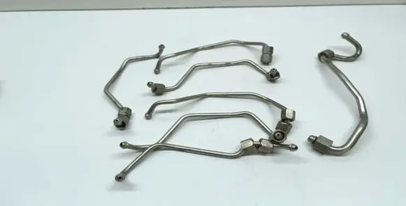BMW X3 F25 Fuel injector supply line/pipe 7576771
