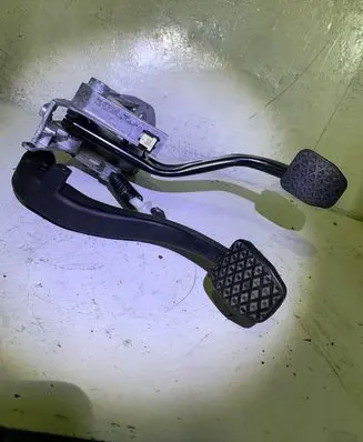 BMW 1 F20 F21 Pedal assembly 