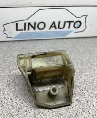 BMW 5 E39 Radiator mount bracket 17112247895