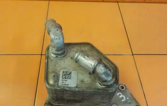Peugeot 308 Engine oil radiator 1MB58