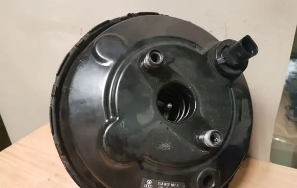 Audi Q7 4L Brake booster 7L8612101A