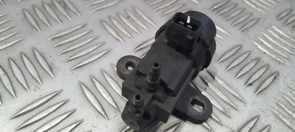 Ford Focus Turbo solenoid valve 98AB9E882 98AB-9E882