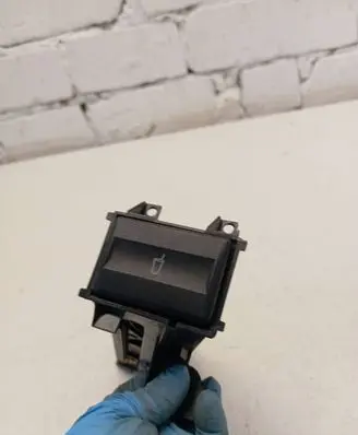 Ford Mondeo Mk III Cup holder 1S7113564A 1S7113564