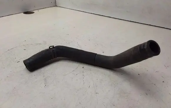 Volkswagen PASSAT B6 Engine coolant pipe/hose