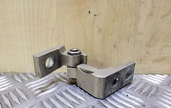 Skoda Octavia Mk1 (1U) Front door upper hinge