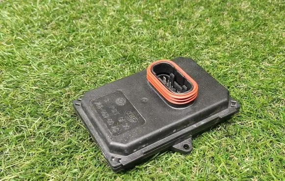 Volkswagen Touareg II Headlight ballast module Xenon 8U0941329 01011440