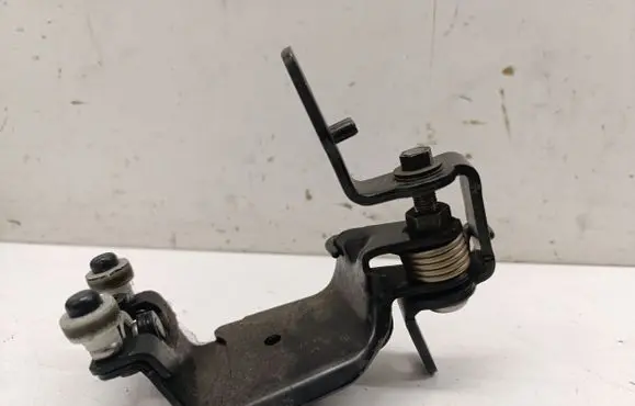 Volkswagen Multivan T7 Sliding door middle roller runner 7T0843303K