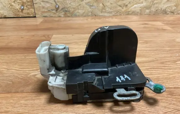 Alfa Romeo 147 Front door lock B792