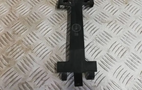 Renault Captur Front bumper mounting bracket 622567095R