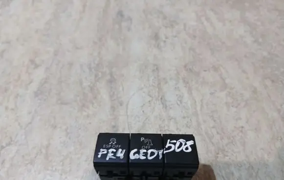 Peugeot 508 ESP (stability program) switch 96661579XT