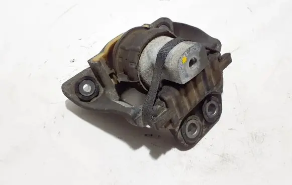 Volvo S60 Engine mount bracket 32137494