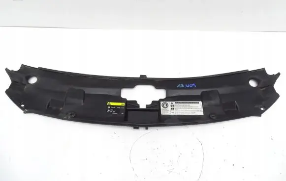 Engine bonnet/hood lock trim molding