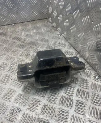 Skoda Octavia Mk2 (1Z) Engine mount bracket 1K0199555
